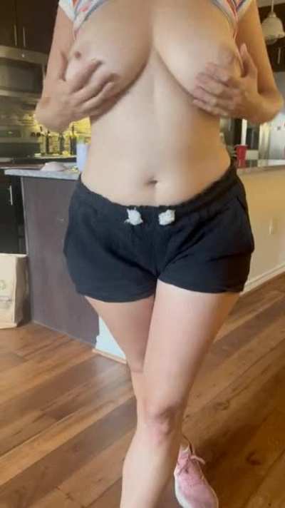 They&rsquo;re so fun to play with(f)(OC)