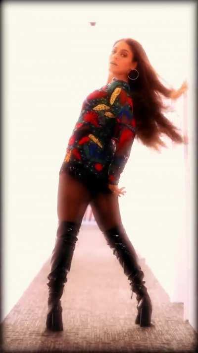 Guys we have our own desi Dua Lipa. Pleasure for both eyes &amp;amp; ears.