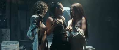 Calita Rainford, Oksana Borbat &amp;amp; Xeniya Fesenko in Return to House on Haunted Hill (Video 2007)