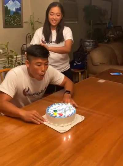 Anivers&aacute;rio a gente nunca esquece, principalmente aqueles com traumatismos cranianos. (Reddit Ready)