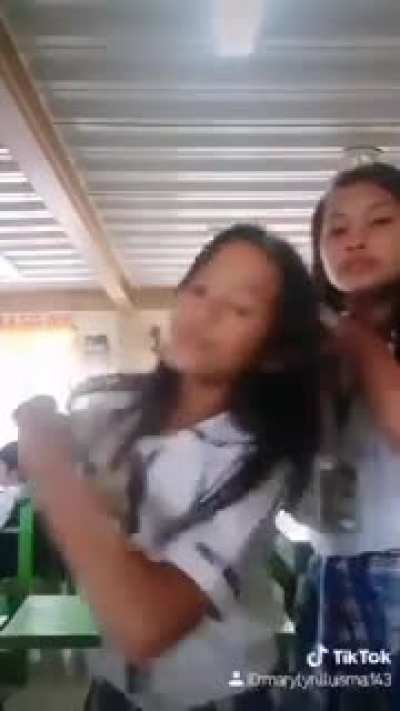 Tik tok...na escola...no brasil
