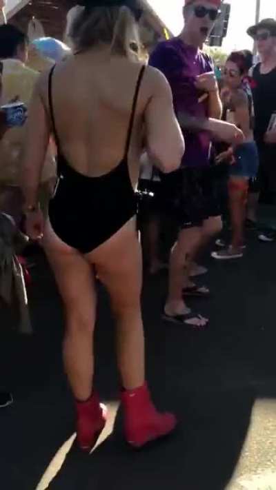 [NSFW] HoW iS sHe DoiNg tHat!?