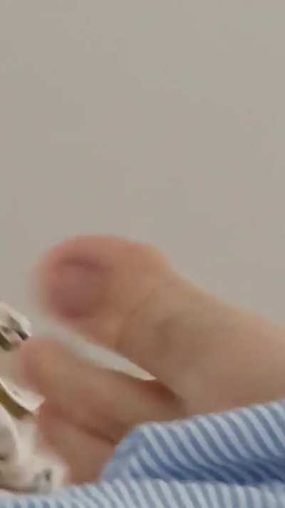 Tf is the deal with my left "thumb" toe? (Audio on)