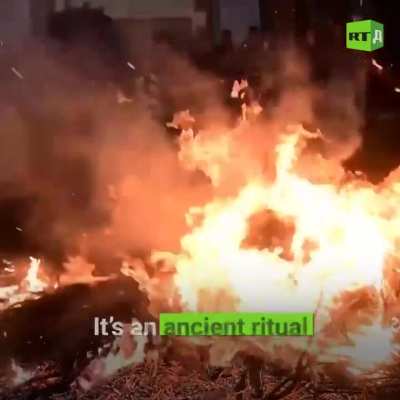 🔥It&rsquo;s a race through fire. In Spain, an annual ritual of horse-cleansing takes place. Hundreds of riders jump their horses over the flames. The rite is believed to help protect the animals from disease and injury. 
