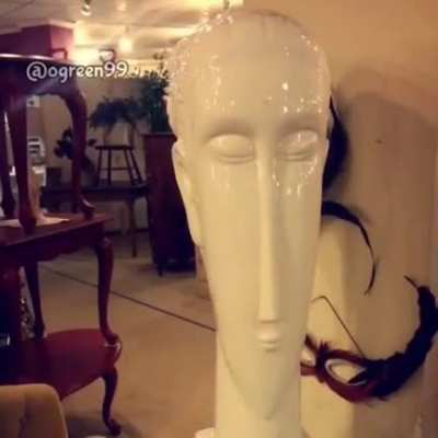 🗿