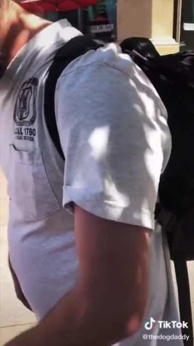 Angry man has a serious problem with a social media dog trainer&rsquo;s methods. He calls out the dog trainer in public at Las Vegas.
