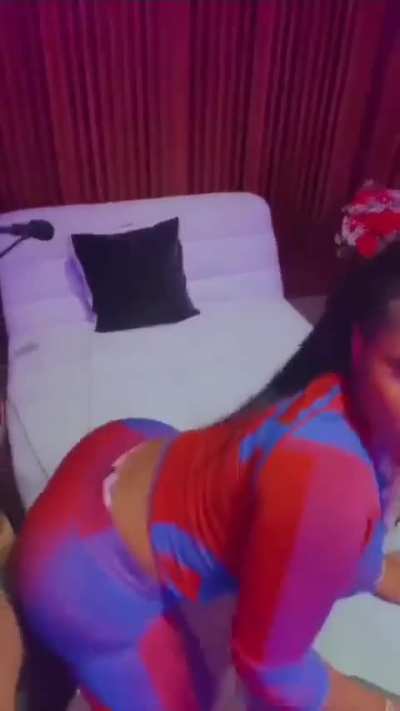Queen Nicki Twerking her fat ass