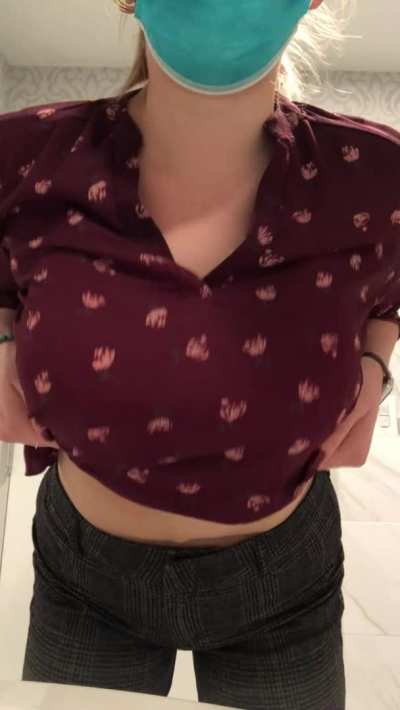 let&rsquo;s celebrate flash Friday with a quickie in the bathroom 😉