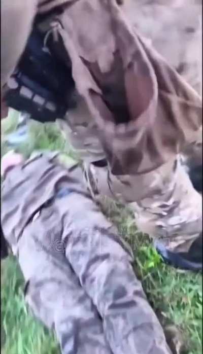 American volunteer soldiers capture russian soldiers in Ukraine &amp;amp; taking trophies 🇺🇦