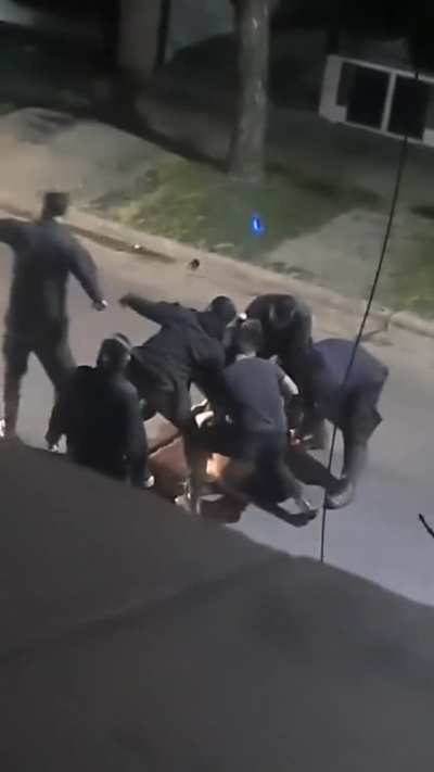 Merlo: Circulaba desnudo y lo redujeron entre varios policÃ­as
