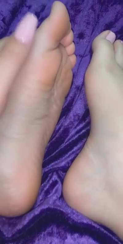Guess who just got a mani pedi 😉 hope you like my pink little toes💞