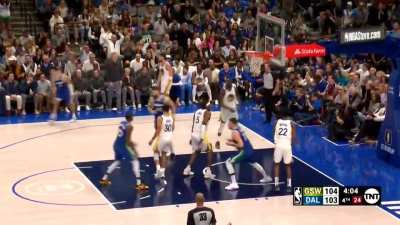 [Highlight] Luka hits Josh Green with an insane pass through traffic