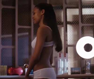 Zoe saldana 