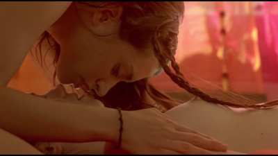 Diana Gómez & Ariadna Cabrol sensual lesbian scene in Eloïse (2009)