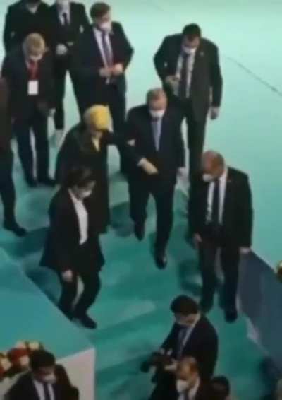 Ecevit ciddi şekilde rahatsız. Artık istifa etmeli - Recep Tayyip Erdoğan (22 Mayıs 2002)