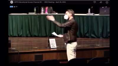 Grosse Pointe teacher roasts Board of Education before resigning publicly