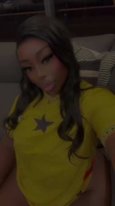 Shaking Her Fat Ebony Ass