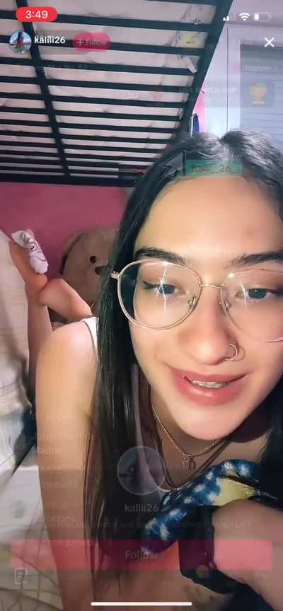Girl from Spain shows feet on tiktok live