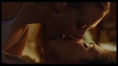 Megan Fox and Amanda Seyfried In Jennifer&rsquo;s Body