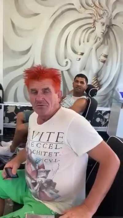Noul trend, părul să se potriveasca cu culoarea ochilor.