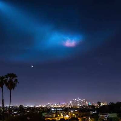 SpaceX Falcon 9 leaving Earth's atmosphere and created a "Twilight Phenomenon"