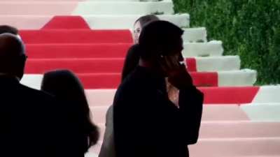 Paparazzi threatening a guy for blocking their view of Beyonce