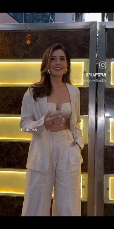 Hottie in white 🐻&zwj;❄️🤍