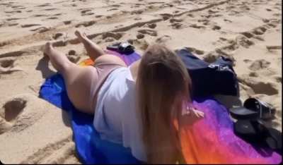 Lexee smith at the beach