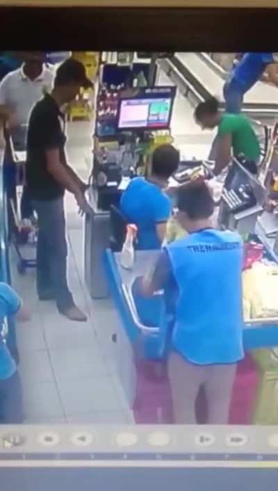 An off duty cop happens to be in the freaking right place at the right time