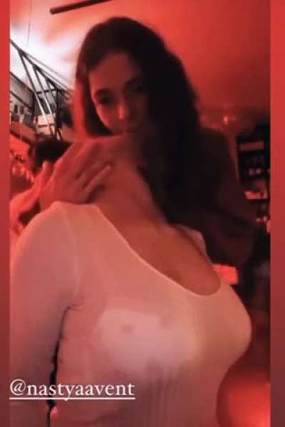 sorry for the second post but thought y’all might enjoy her getting felt up on from her story