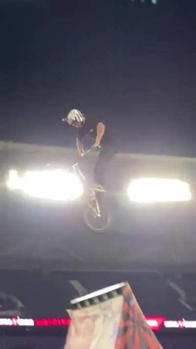 That amazing stunt of this dude made everyone surprised.