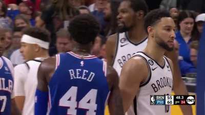 [Highlight] Things get chippy in Philly between Ben Simmons and Georges Niang