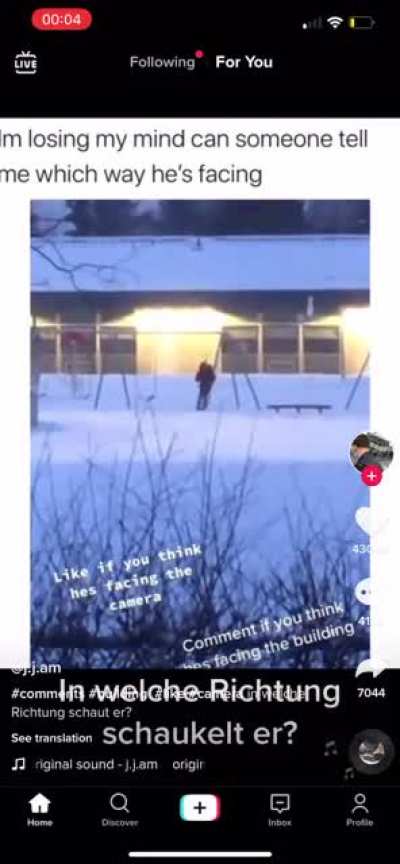 He&rsquo;s facing the camera right? People in the comments seem to be torn but it&rsquo;s pretty obvious to me, but idrk
