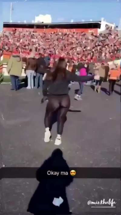 Thicc in leggings