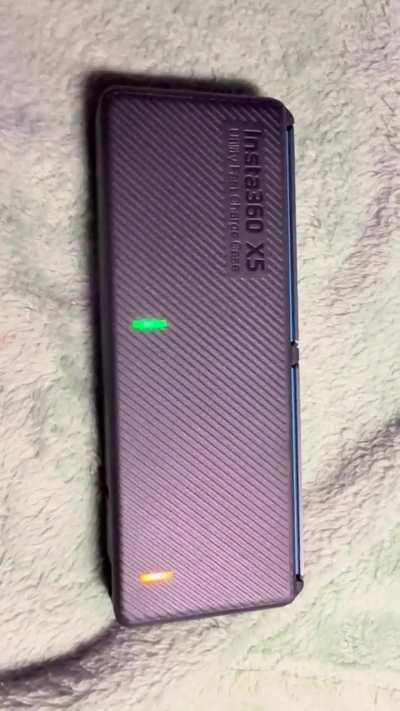 My insta 360X5 fast charger is doing this when it&rsquo;s plugged in and even when I unplug it it keeps blinking. What&rsquo;s wrong?