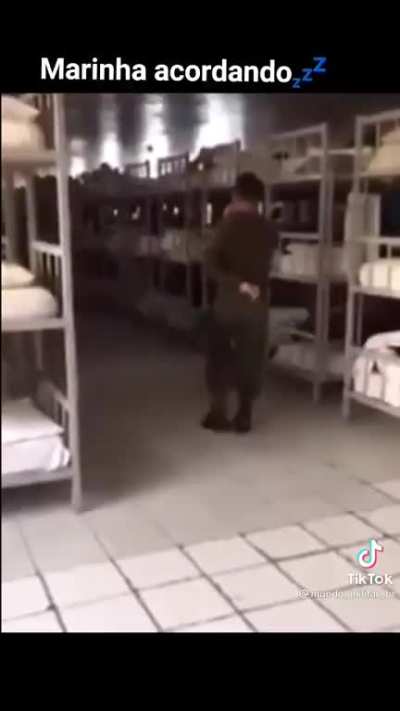 V&aacute; pro ex&eacute;rcito 😎👍