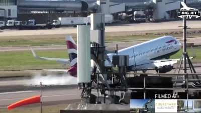 Aborted landing due to strong winds at Heathrow