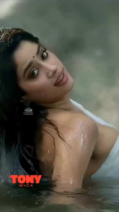 Janhvi kapoor 🥵