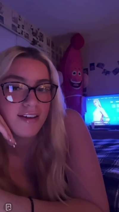 @liannaaurias