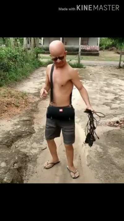 O chat quando come&ccedil;a a tocar p&eacute; na areia