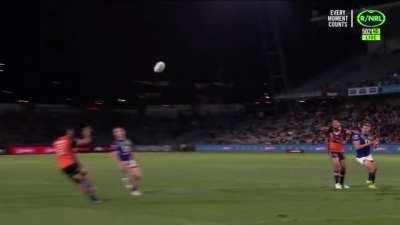 Reece Walsh pinpoint floating pass