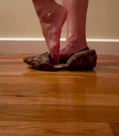 Wore these for an early AM meeting and they got so sticky inside after just an hr 