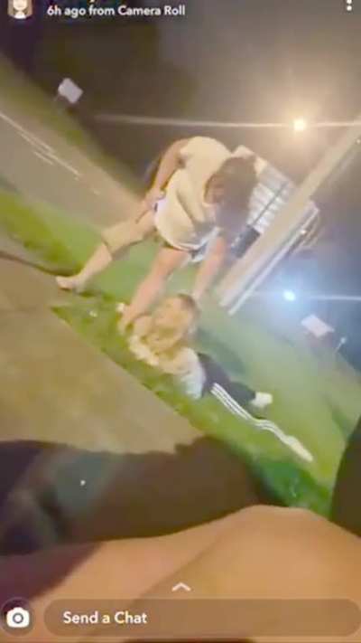 Mother tries to forcibly get her runaway teenage daughter into her car (Australia)