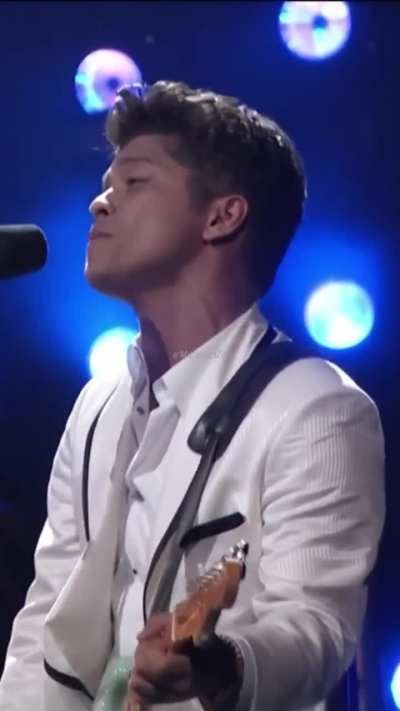 Alicia Keys &amp;amp; Bruno Mars Perform &ldquo;A Woman&rsquo;s Worth&rdquo; at the 2011 BET Awards