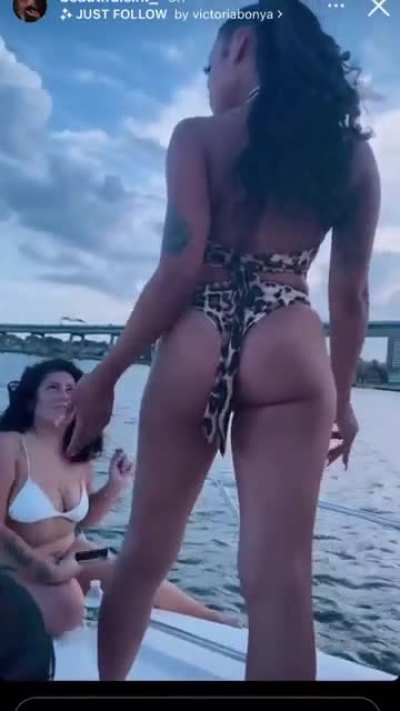 🎥 🍿 🍑