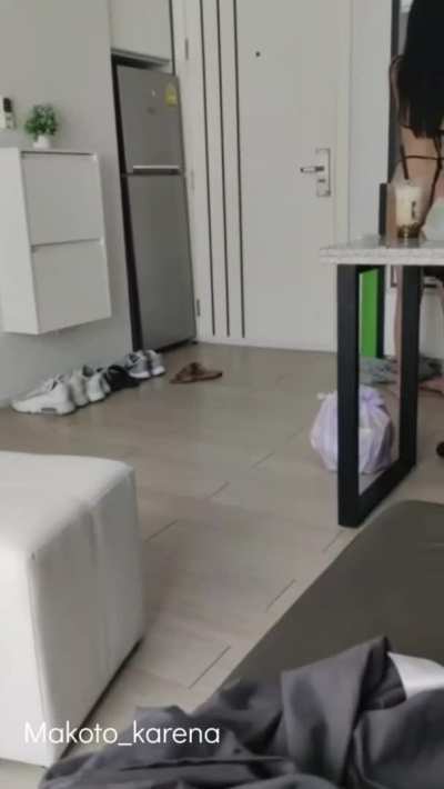 Dares flashing delivery guy with see through clothes [GIF]