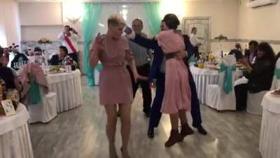 Everybody dance now