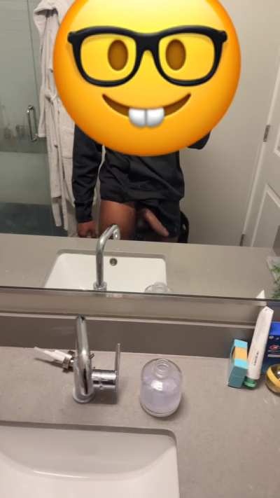 Tall 6&rsquo;0 former D1 athlete with a ripped build and a thick BBC in Denver. Discreet, confident, and ready to meet today or sometime this weekend. If you want real chemistry and real stamina, slide into my DMs