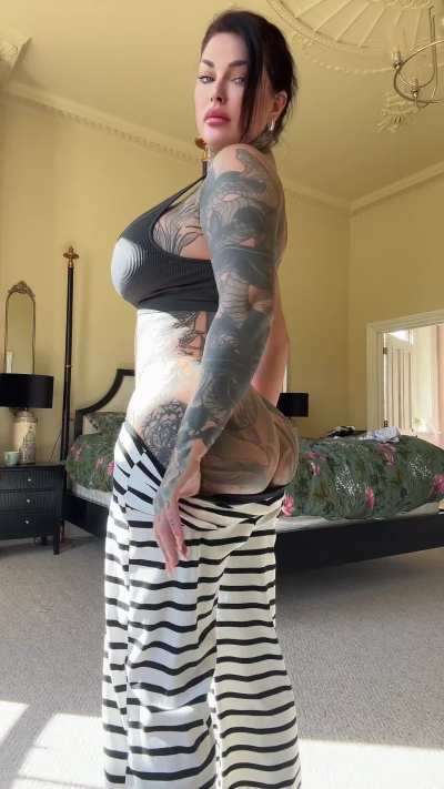 Wake up face and a lovely curves :)