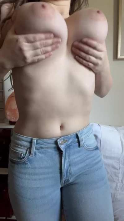 Since I don't have a boyfriend I figured someone may as well enjoy my titties today